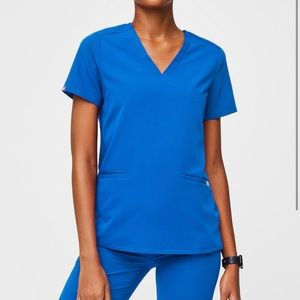Figs Casma three pocket scrub top in royal blue